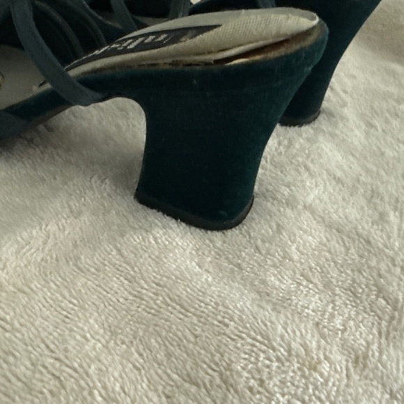 Unlisted Dark Green Velvet Criss Cross Strap Chunky Heels 7M PRE-OWNED - Picture 9 of 9